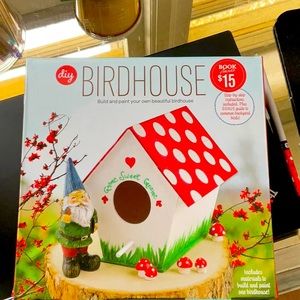 Build your own birdhouse And paint it